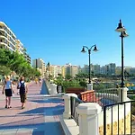 Modern 1br Location