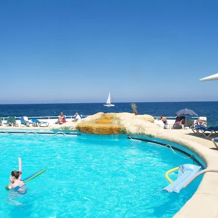 Modern 1br Location アパート